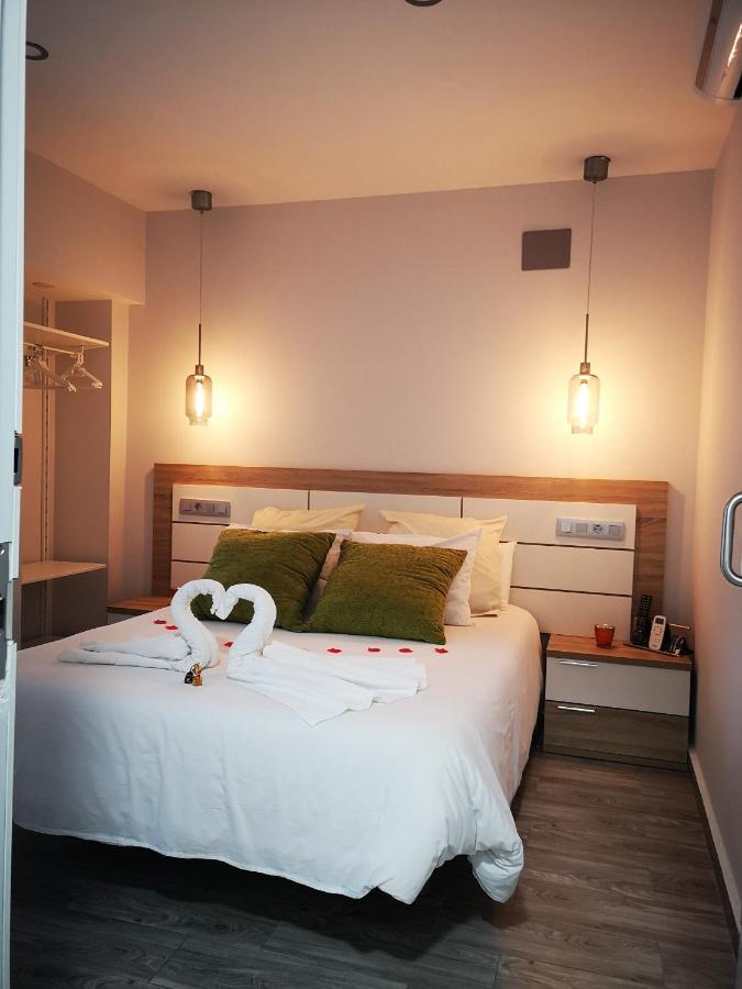 Eres Emerita "Apartamentos & Suites" Merida Exterior photo