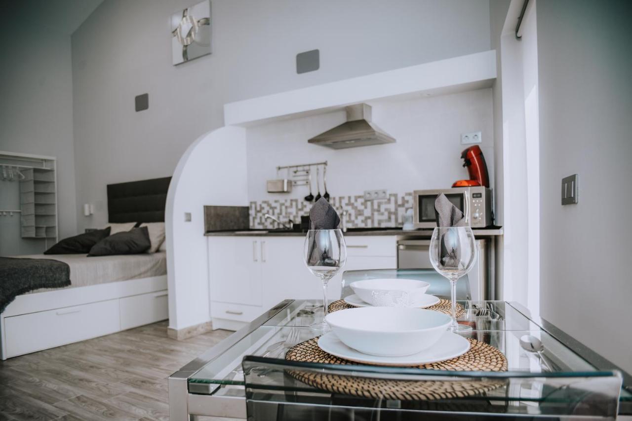Eres Emerita "Apartamentos & Suites" Merida Exterior photo