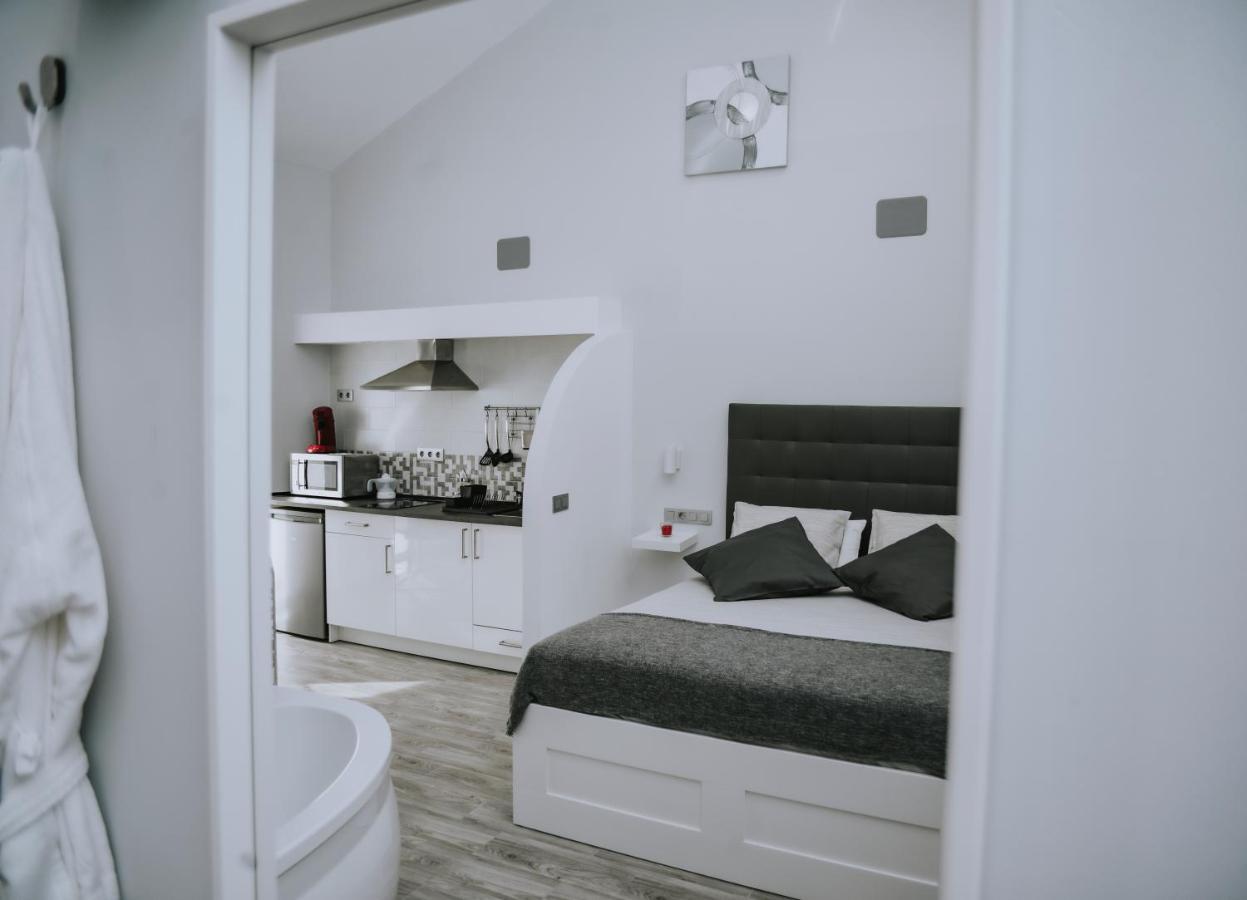 Eres Emerita "Apartamentos & Suites" Merida Exterior photo