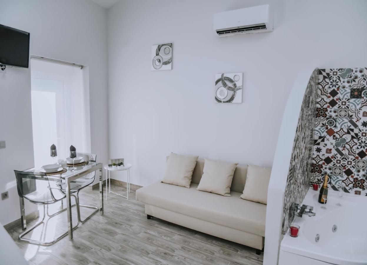 Eres Emerita "Apartamentos & Suites" Merida Exterior photo